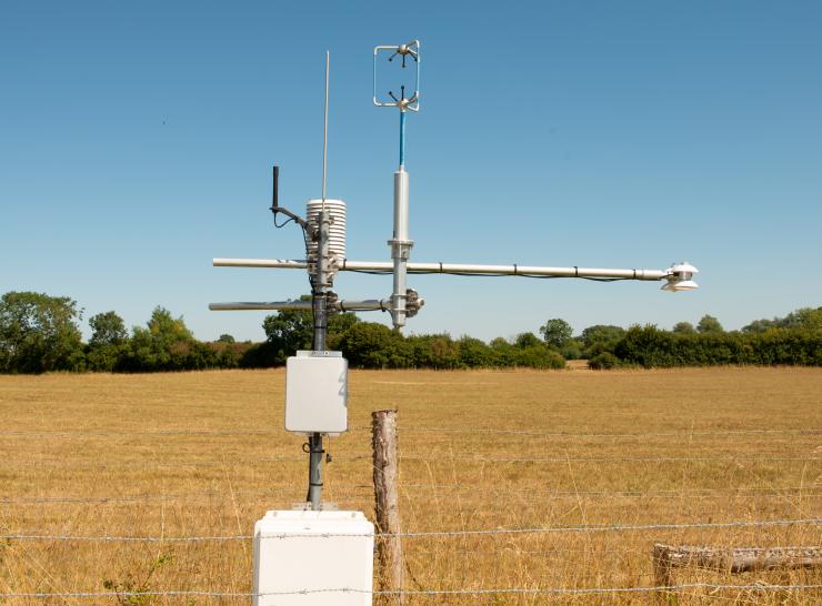 Chimney Meadows, COSMOS-UK: Cosmic-Ray Soil Moisture Monitoring Network